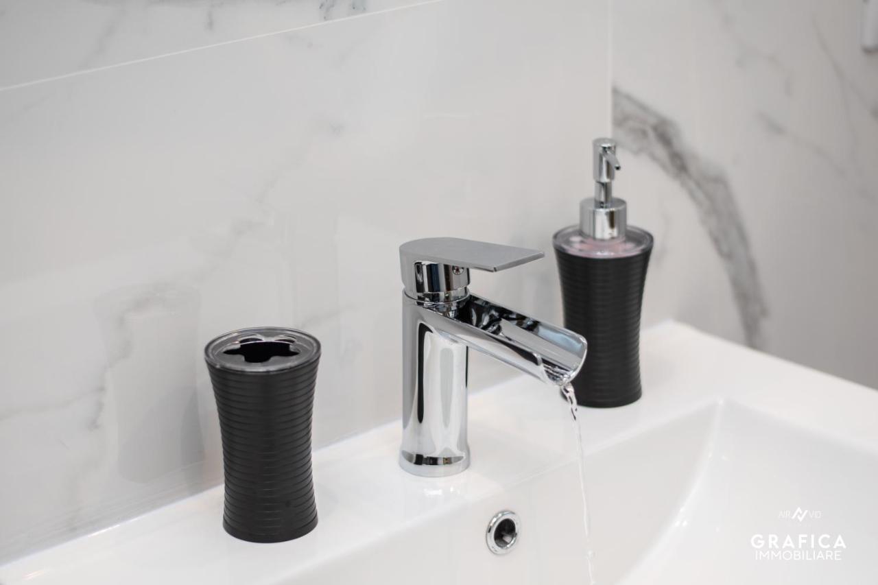 Ameli Home Luxury Apartment Taranto Luaran gambar
